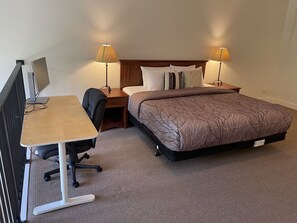 3 bedrooms, desk, iron/ironing board, travel cot