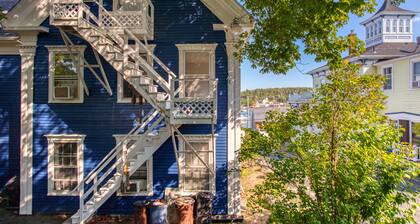 Downtown Boothbay Harbor Vintage Summer Camp Suite