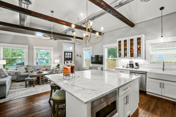 Fridge, microwave, oven, stovetop - Private Pool, King Beds, Clean, Perfect! (Galveston)