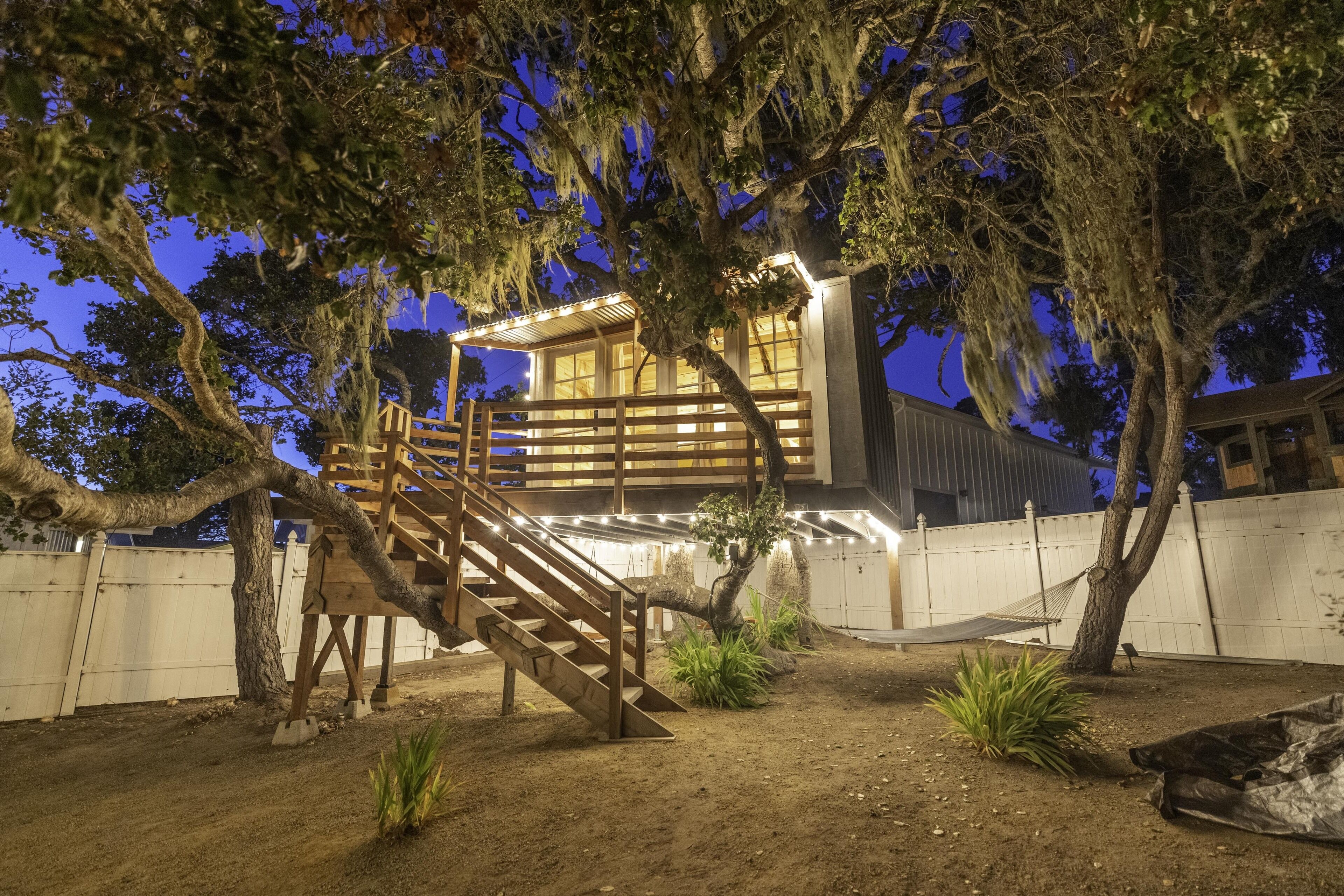 2BR/1BA Glamping in a Cabin & Treehouse in Cambria’s Lodge Hill.