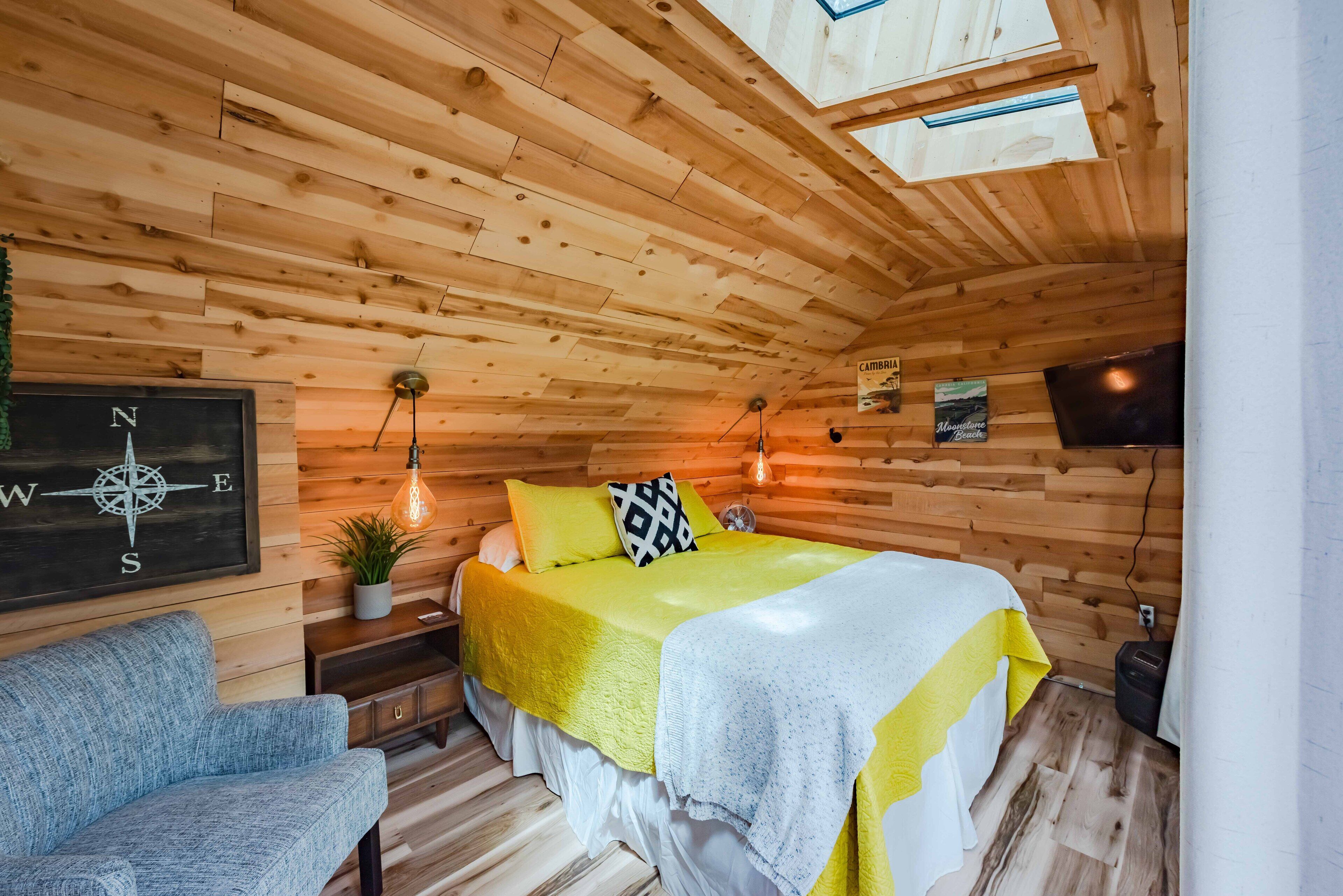 2BR/1BA Glamping in a Cabin & Treehouse in Cambria’s Lodge Hill.