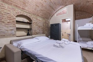 1 bedroom, WiFi - To enter at 360 ° in the experience of visiting one of the most beautiful cities (Siena)