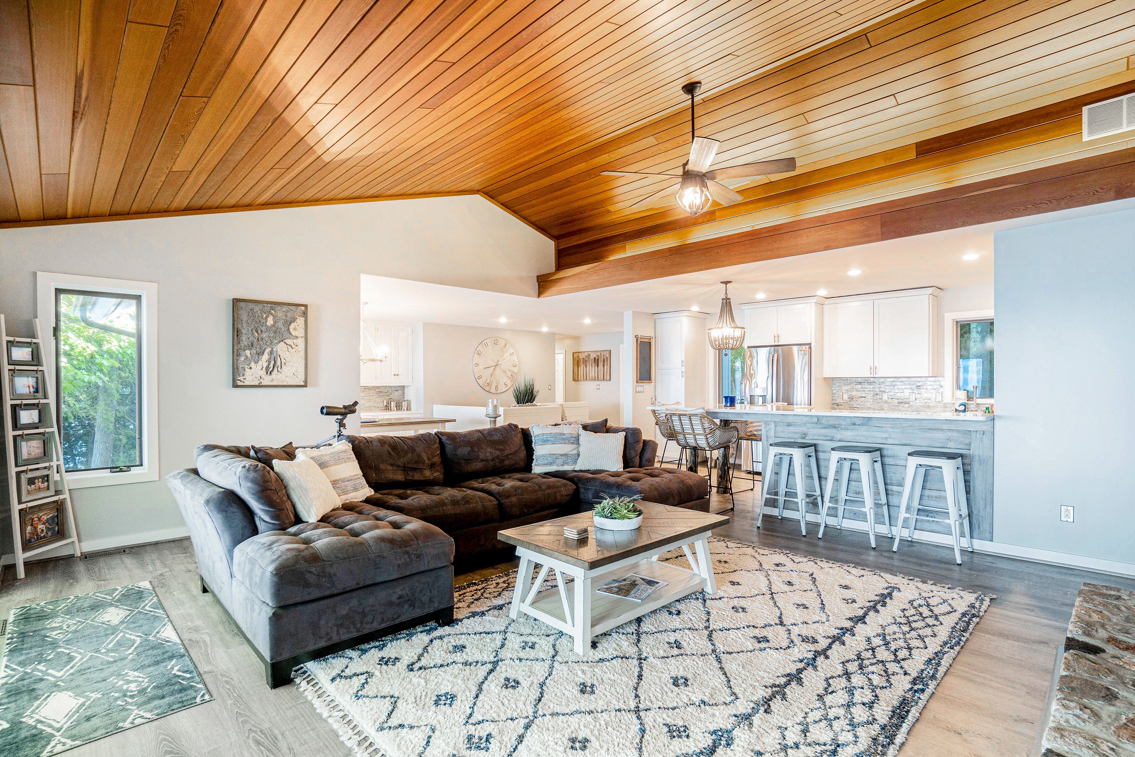 Gorgeous lakefront home with deck, private beach, paddle boards