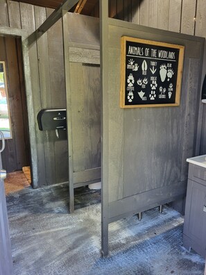 Interior - River Rock Cabin 11 - Wilderness RV & Adventure Park (Tahlequah)