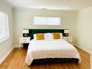 3 camere, una scrivania, ferro/asse da stiro, Wi-Fi gratuito