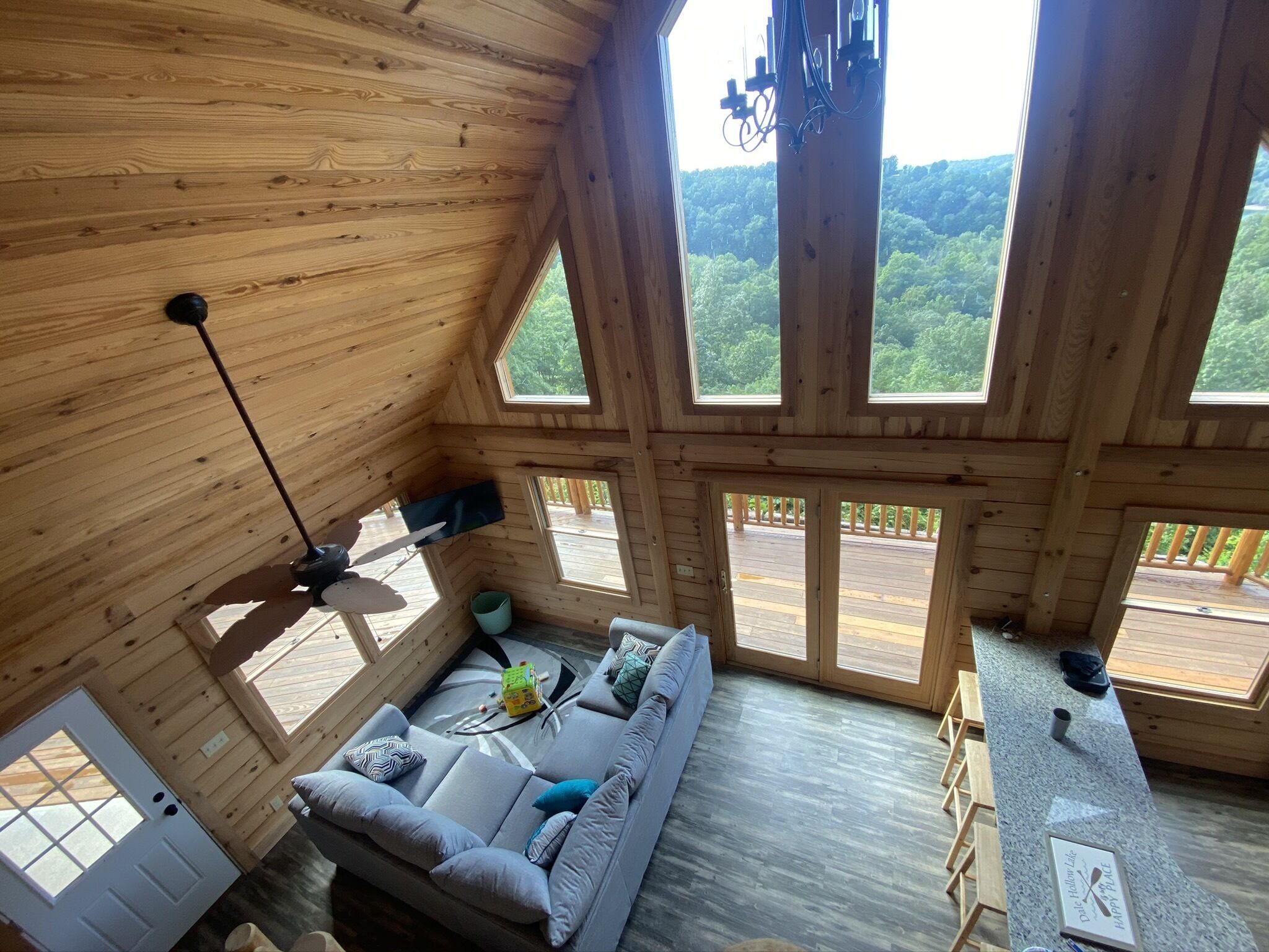 Perfect Cabin Getaway (Lakeview)