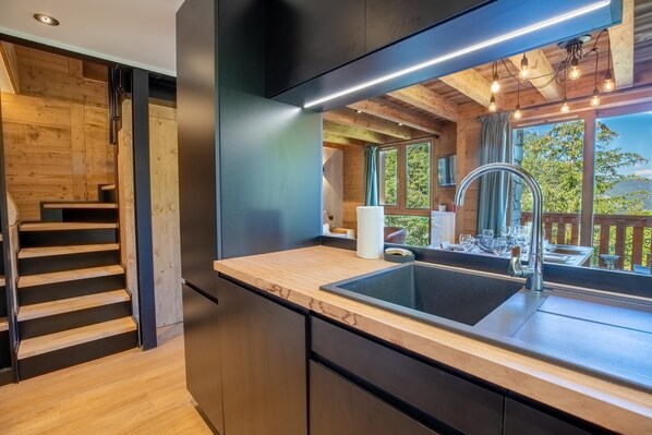 Réfrigérateur, micro-ondes, four, lave-vaisselle