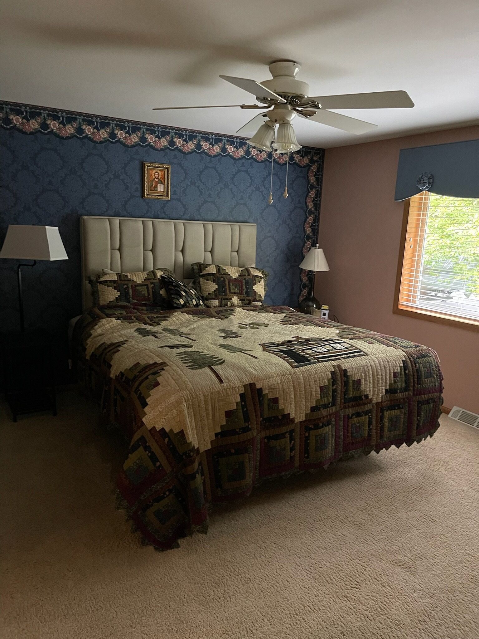 PEACEFUL GATAWAY NEAR CASTLE ROCK LAKE