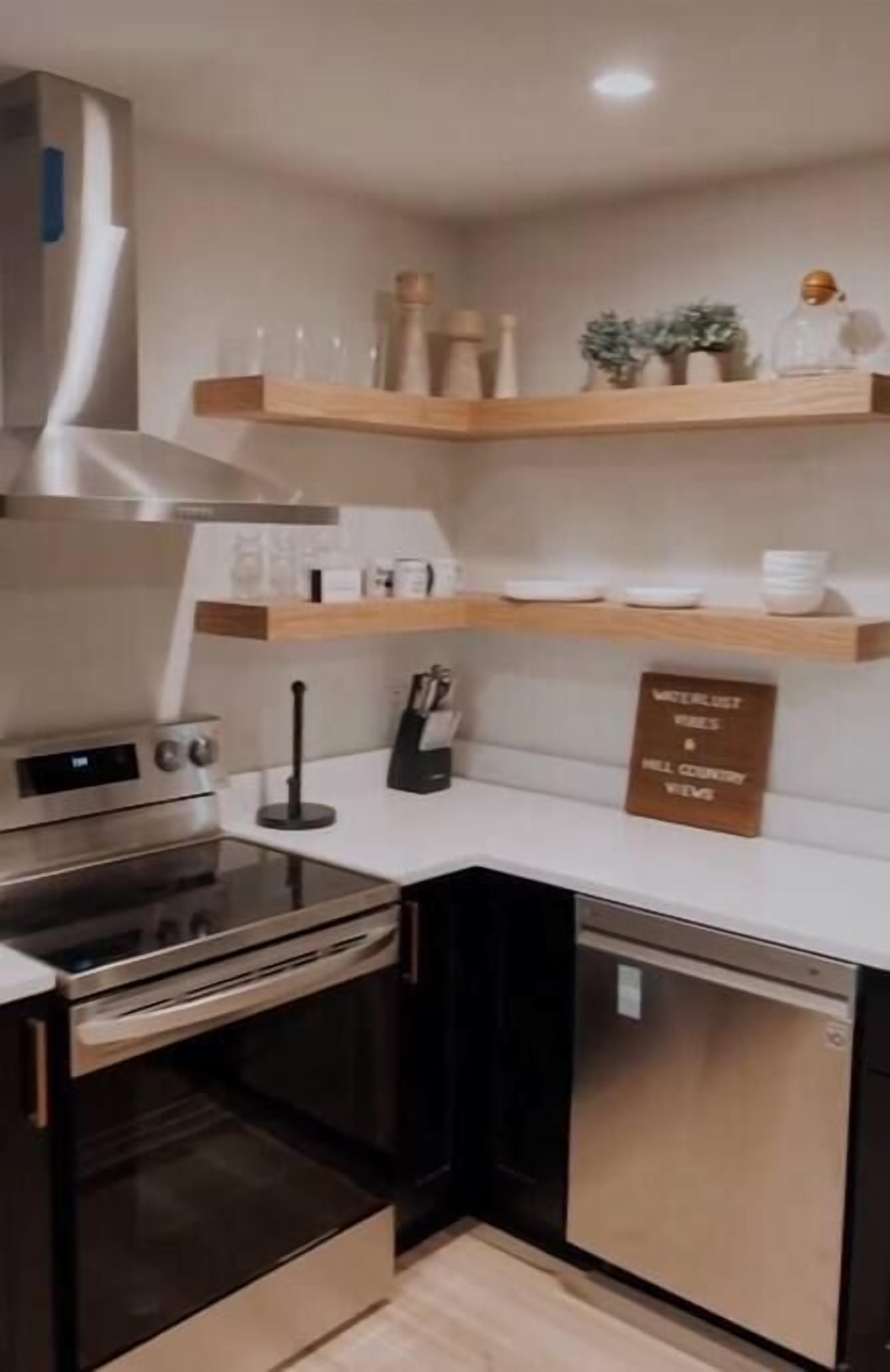 Lone Star Cabin _ Hilltop Views/Hot Tub/King Beds