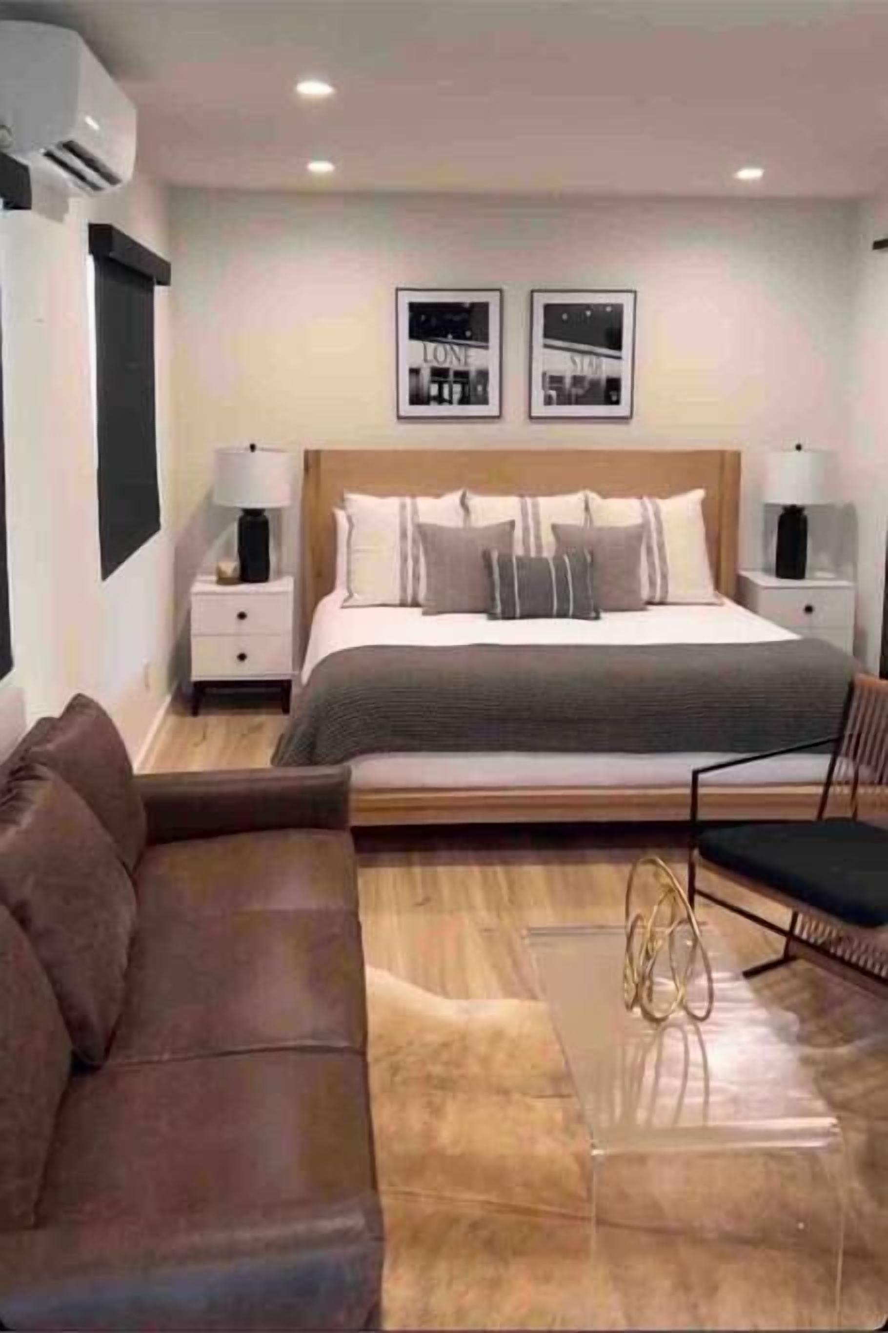 Lone Star Cabin _ Hilltop Views/Hot Tub/King Beds