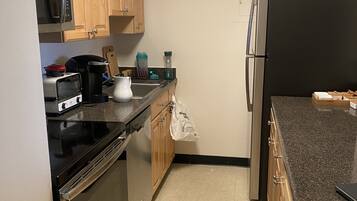 Fridge, microwave, oven, coffee/tea maker