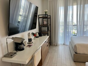1 bedroom, desk, iron/ironing board, WiFi