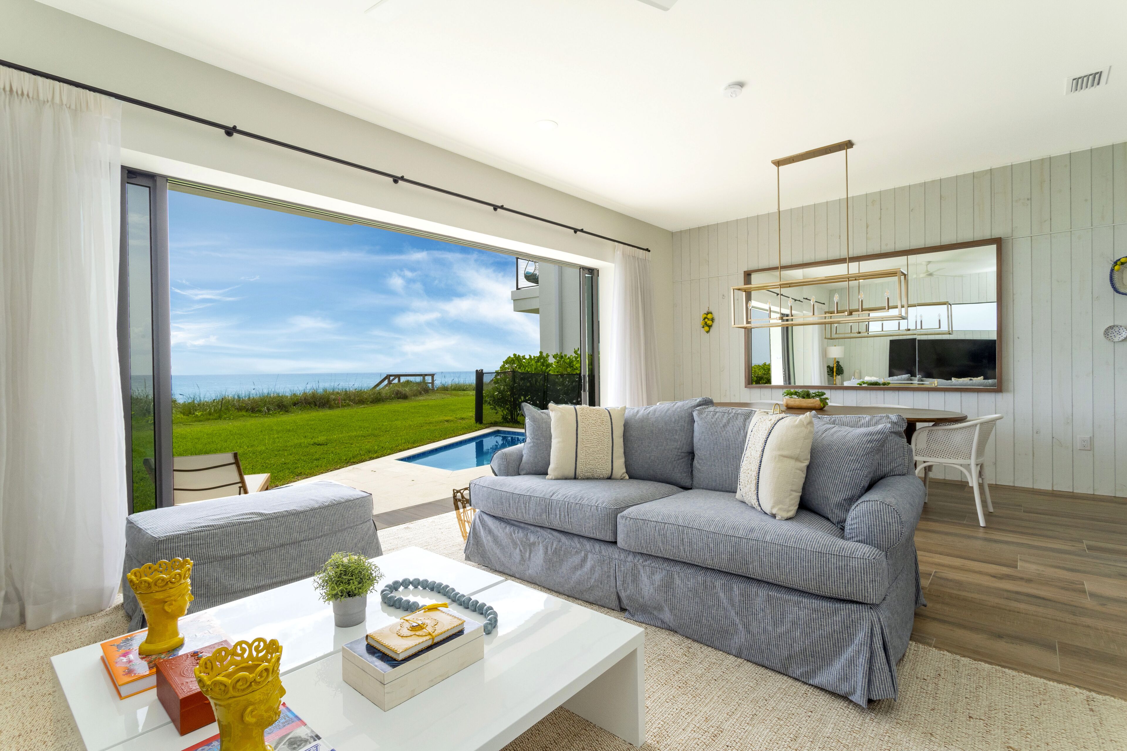 House 4 bedrooms, with pool