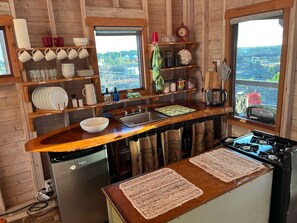 Four, plaque de cuisson, cafetière/bouilloire, grille-pain