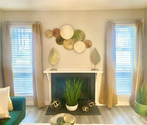 (NEW)Nicely Decorated 1 Bedtoom (2) 70 inch tvs. New!!!