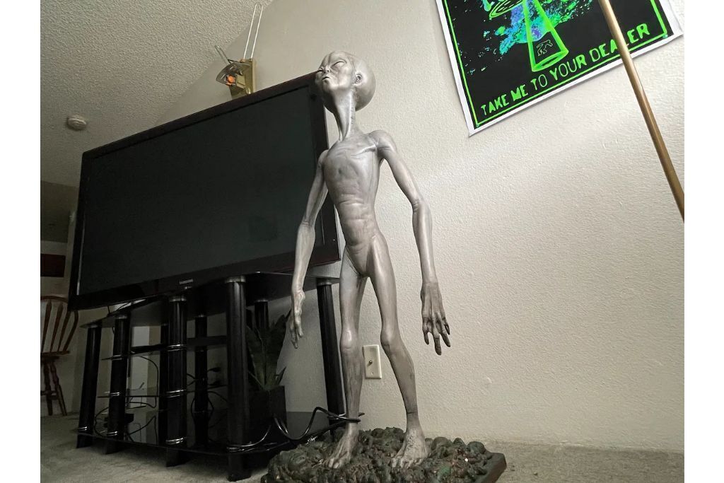 Alien themed 1BR by strip and convention center