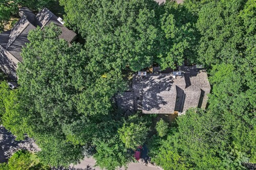 Classic ski-in/out townhouse & loft with deck, gas grill, and private W/D