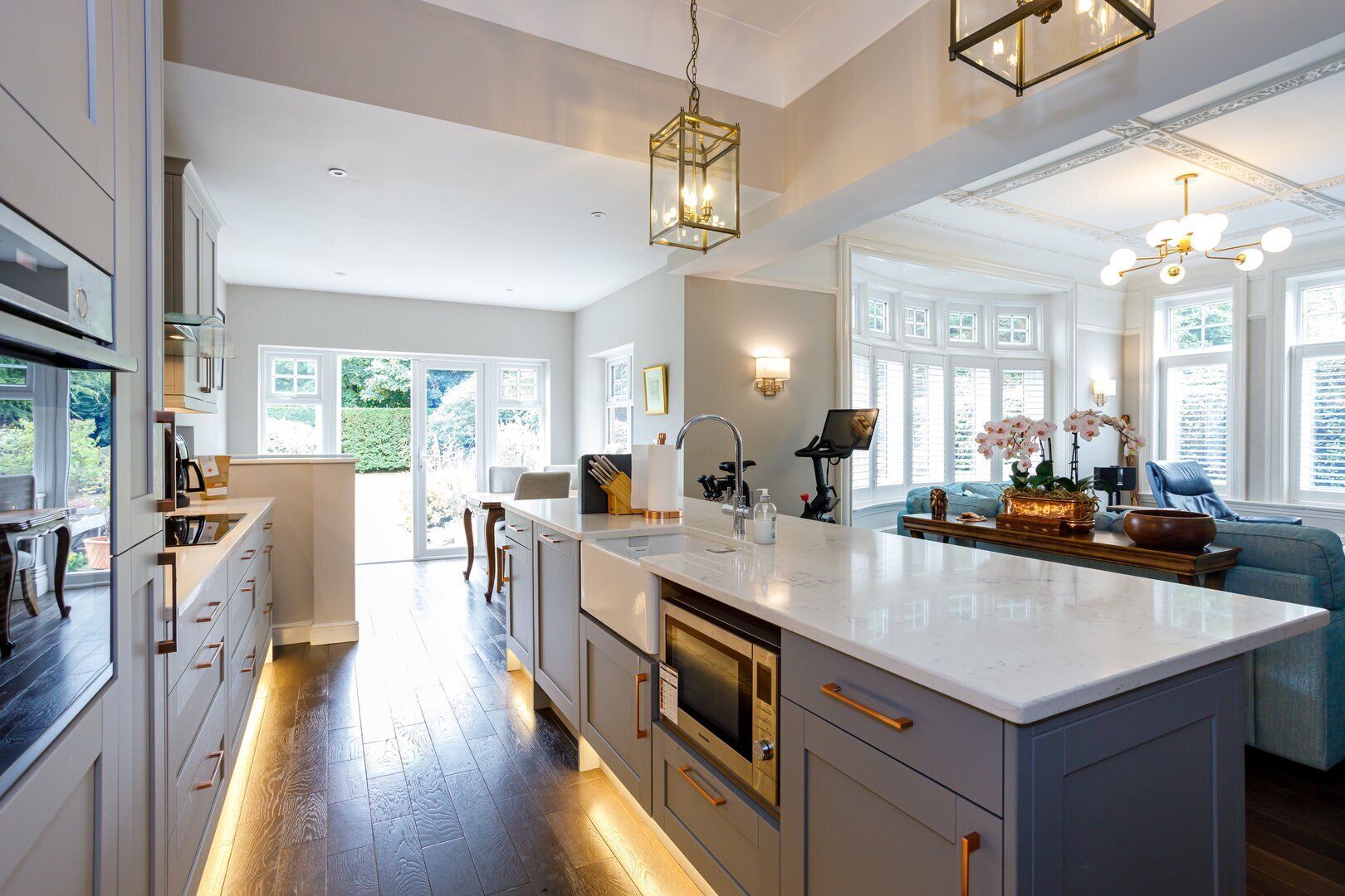 Refrigerador, microondas, horno y lavavajillas 