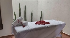 Couples treatment room(s), hydrotherapy, hot stone massages