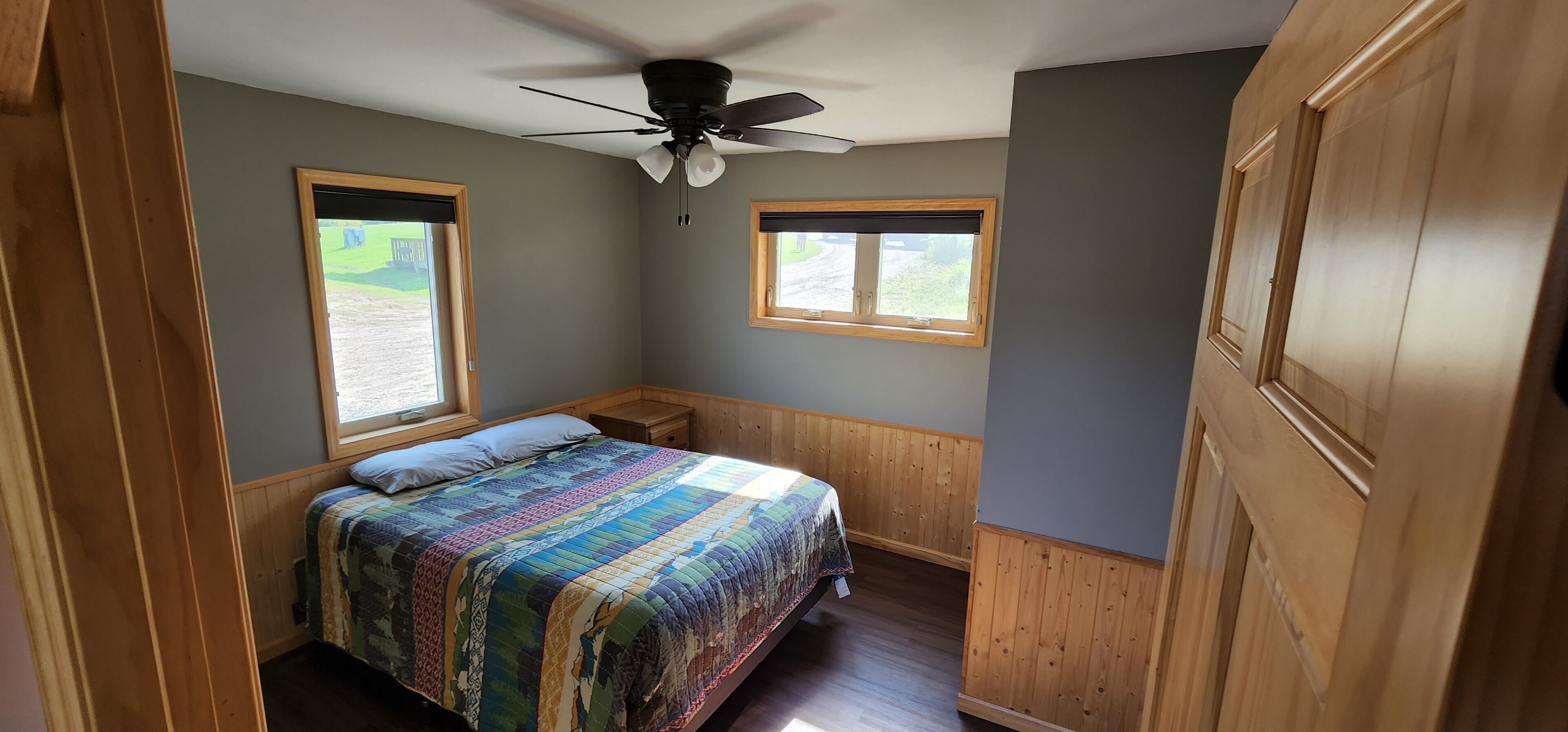 Beautiful Lakeside Grand Cabin