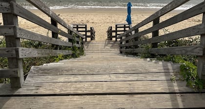Nantucket Style Cottage Steps from Private Beach