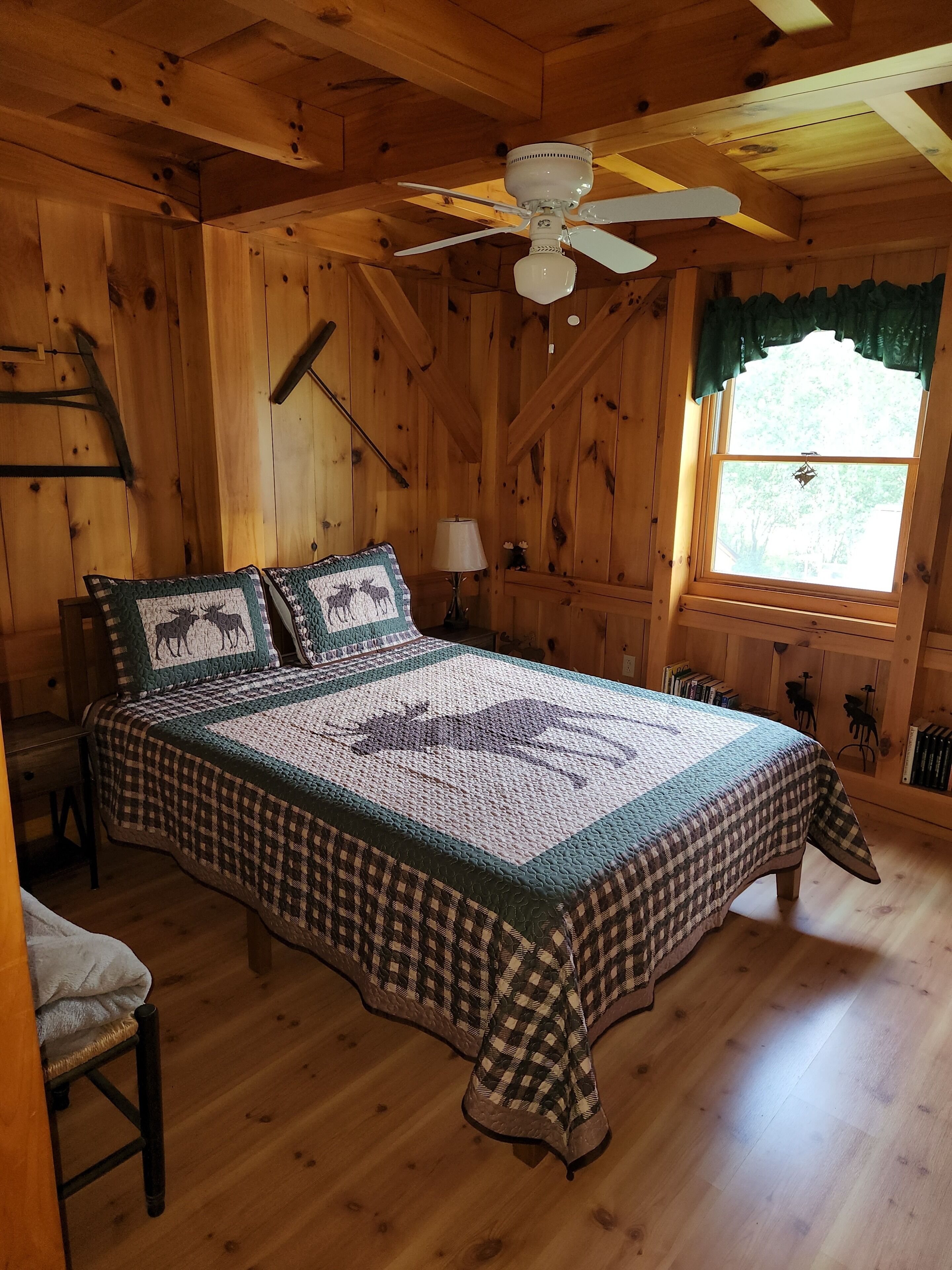 Mountain View Cabin with Hot Tub near Santas Village