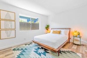 3 bedrooms, internet, bed sheets