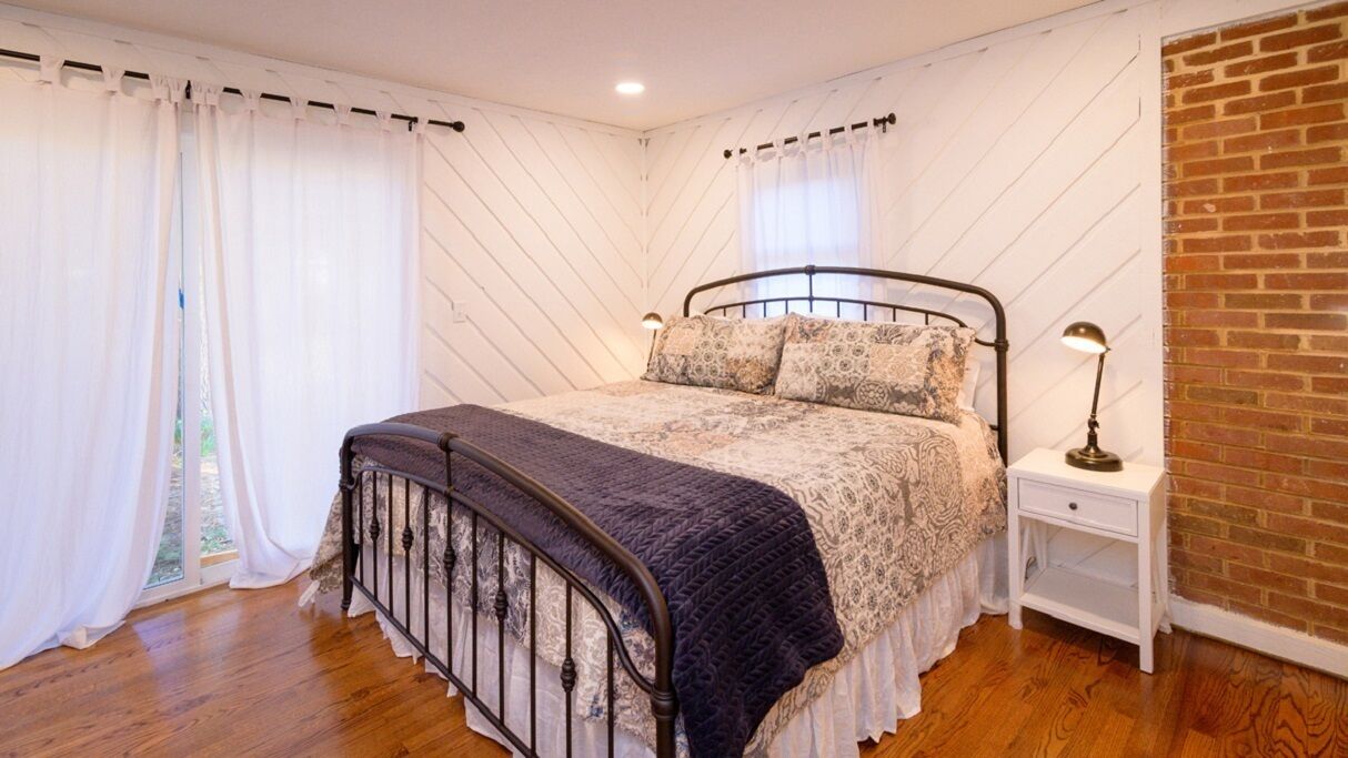 NEW!  Beautiful house with Fire Pit!