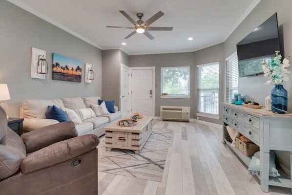 Living area - Texoma Lake Retreat (Pottsboro)