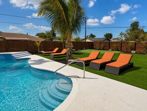 Outdoor pool, a heated pool - 10 mins to AMI/IMG - 4/Bd Pool Home (West Bradenton)