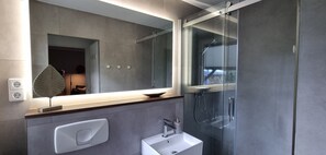 Shower, hair dryer, towels, soap - Forest bungalow "auszeit" 2-3 pers. Wifi fireplace sauna (Borkwalde)