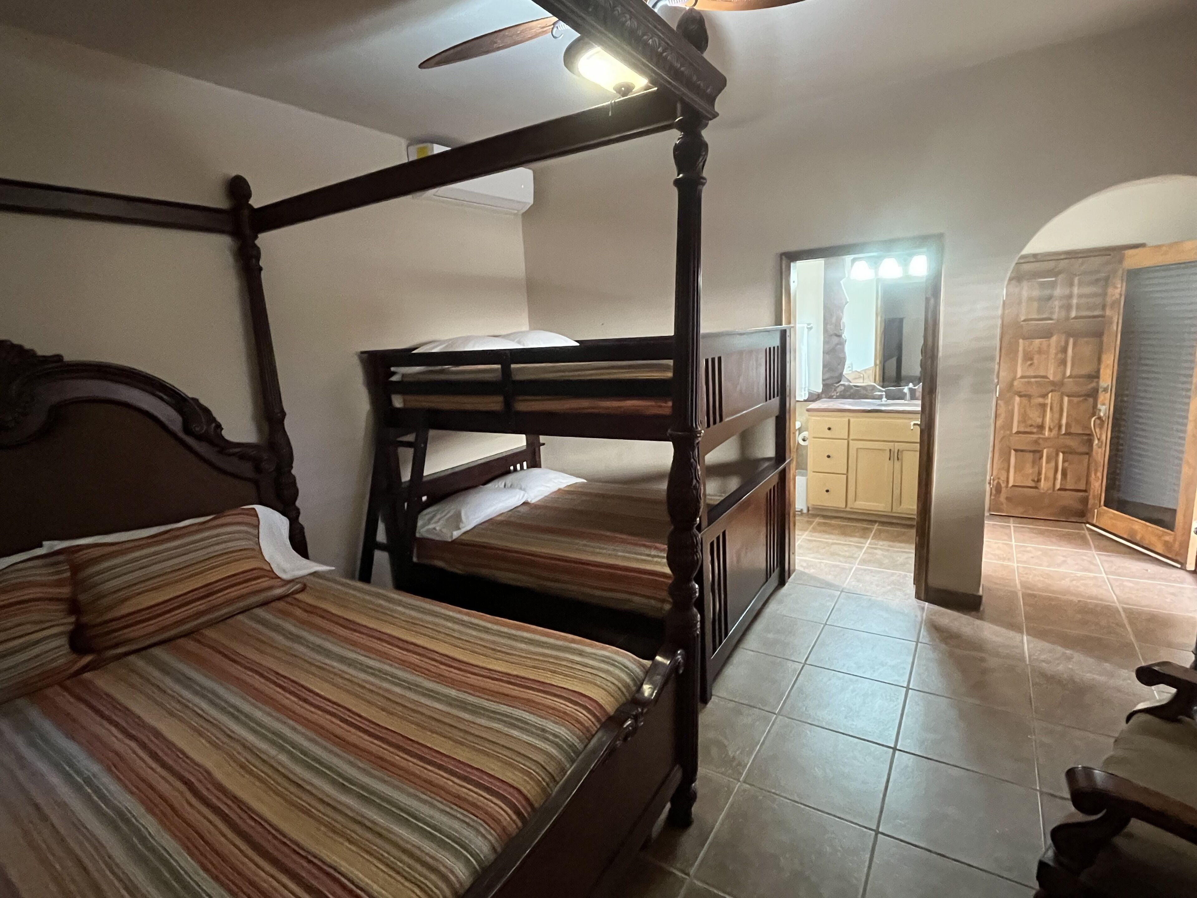 Fiesta Vida - 8 BR/8.5 BA with Splash Pool - Sleeps 26