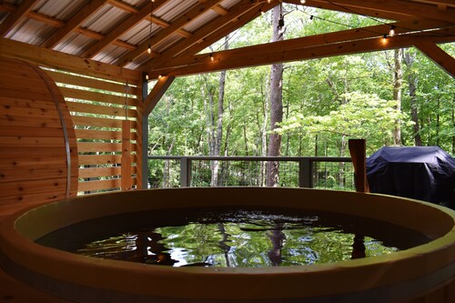 Station 91 | Cabin Near Helen | SAUNA & CEDAR TUB