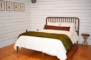 3 chambres, fer et planche à repasser, lit de bébé portatif