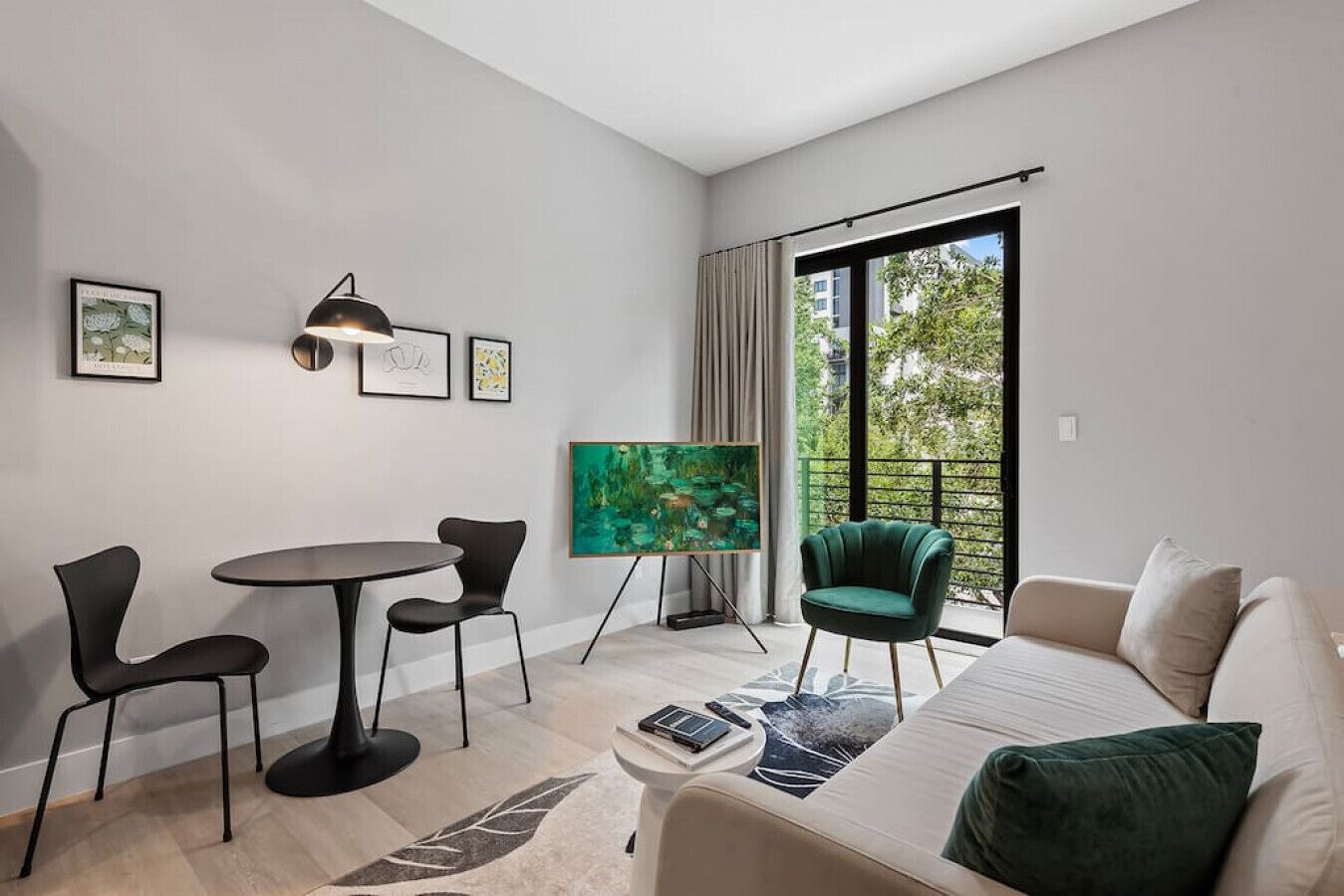 Pretty Rola #302 Cozy Condo with King Bed-Great Location!