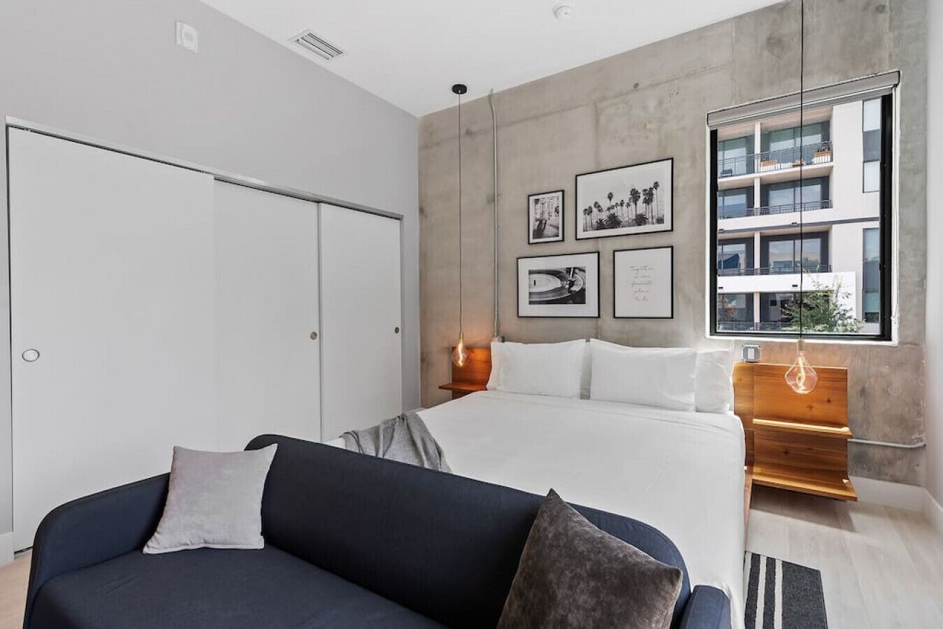 Pretty Rola #301 Zen Style Apartment w King Bed, Easy Beach Access!