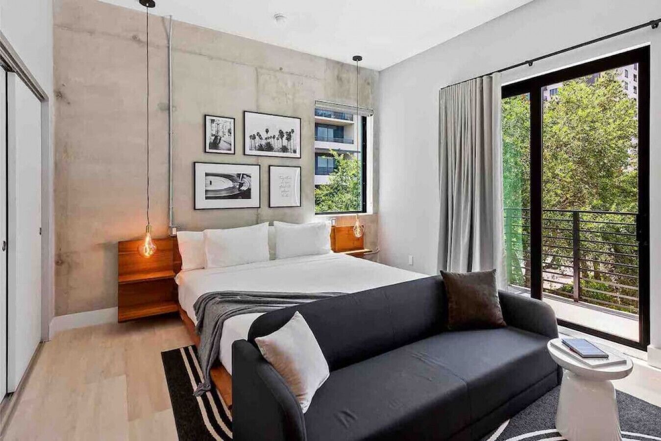 Pretty Rola #301 Zen Style Apartment w King Bed, Easy Beach Access!