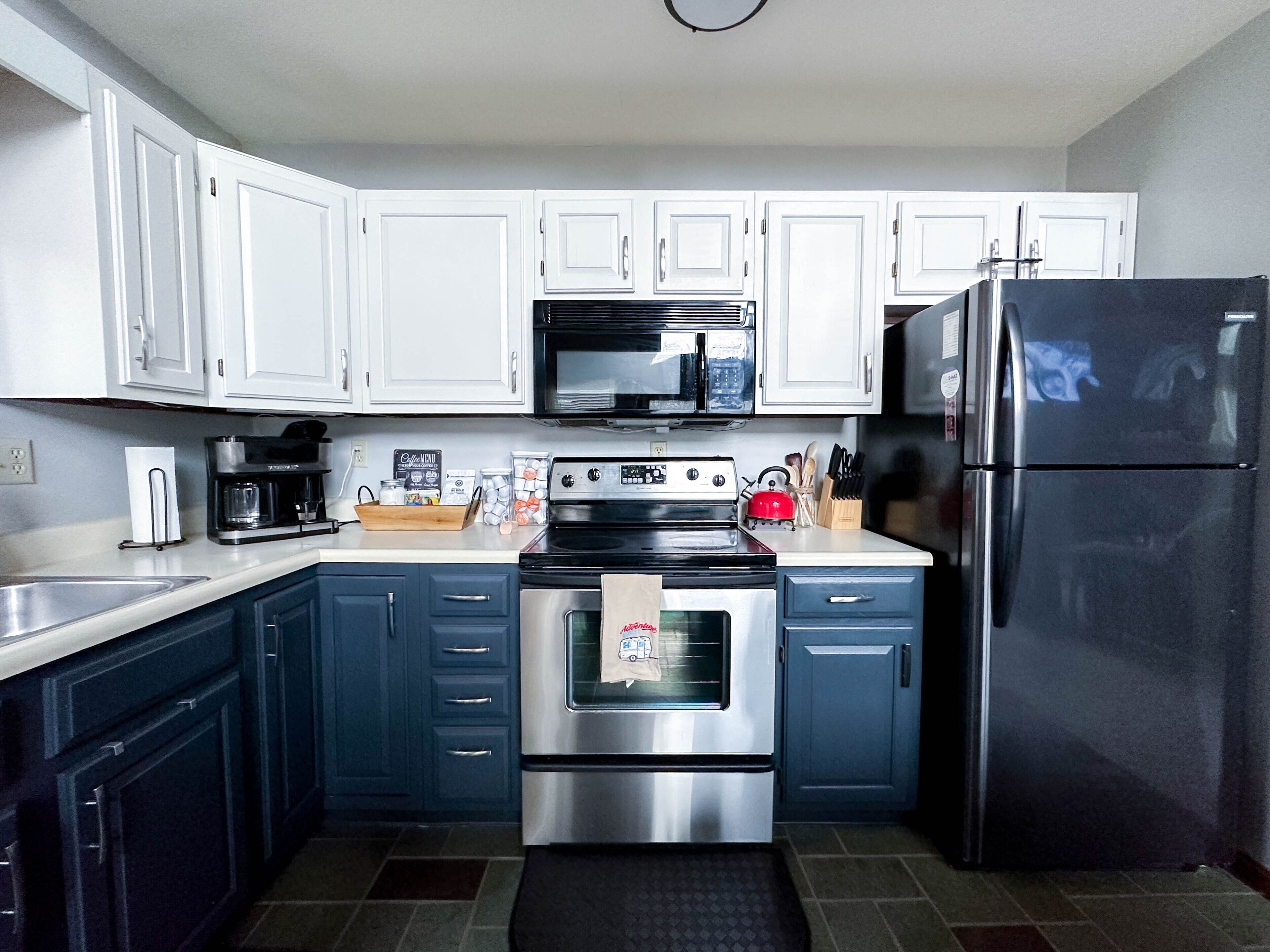 Cozy Mountain Cabin - Firepit & 5 min from Hiking!