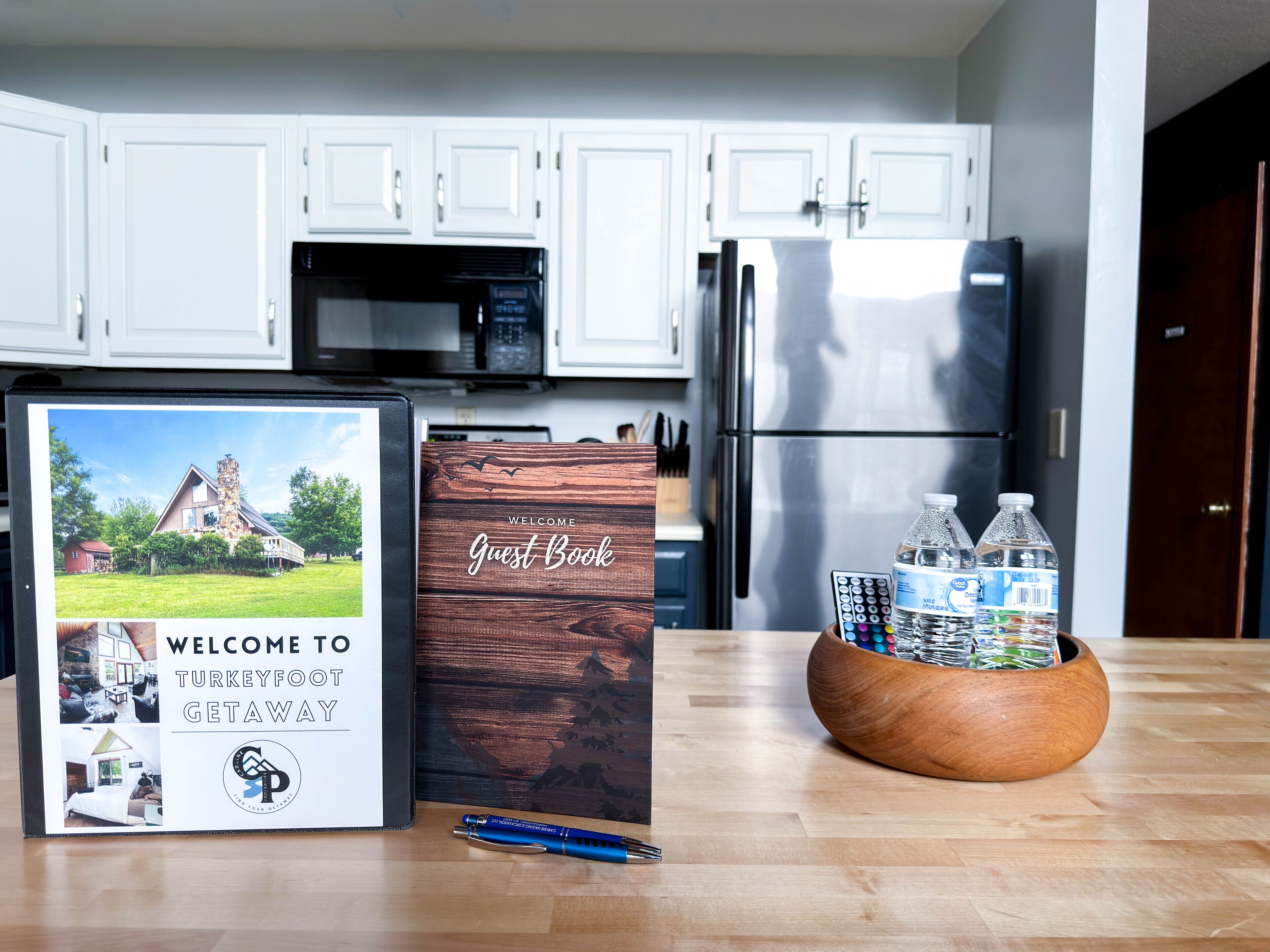 Cozy Mountain Cabin - Firepit & 5 min from Hiking!