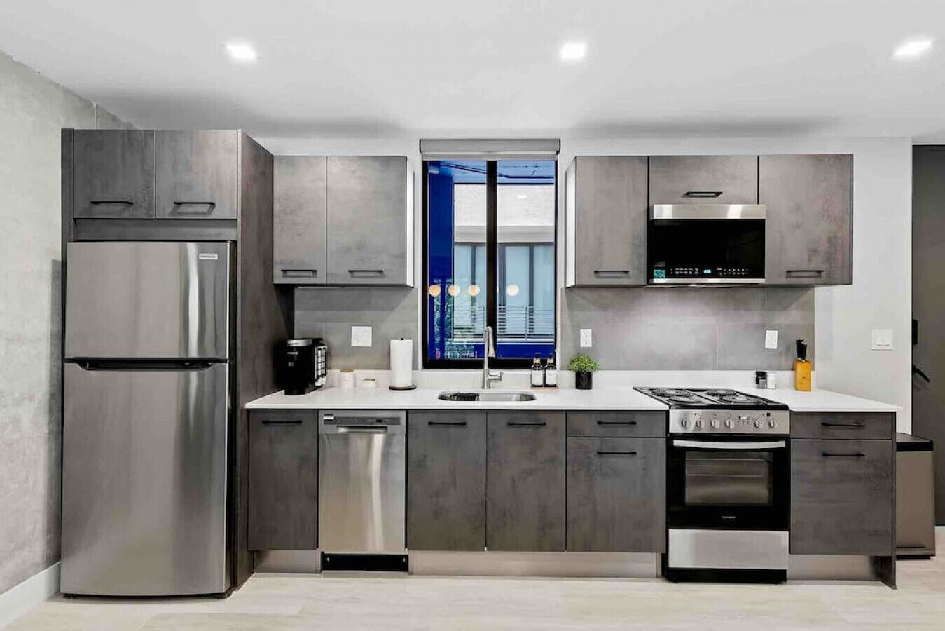 Pretty Rola #204 Upscale Spacious 1/1 Apt. w King Bed at Downtown Ft. Lauderdale