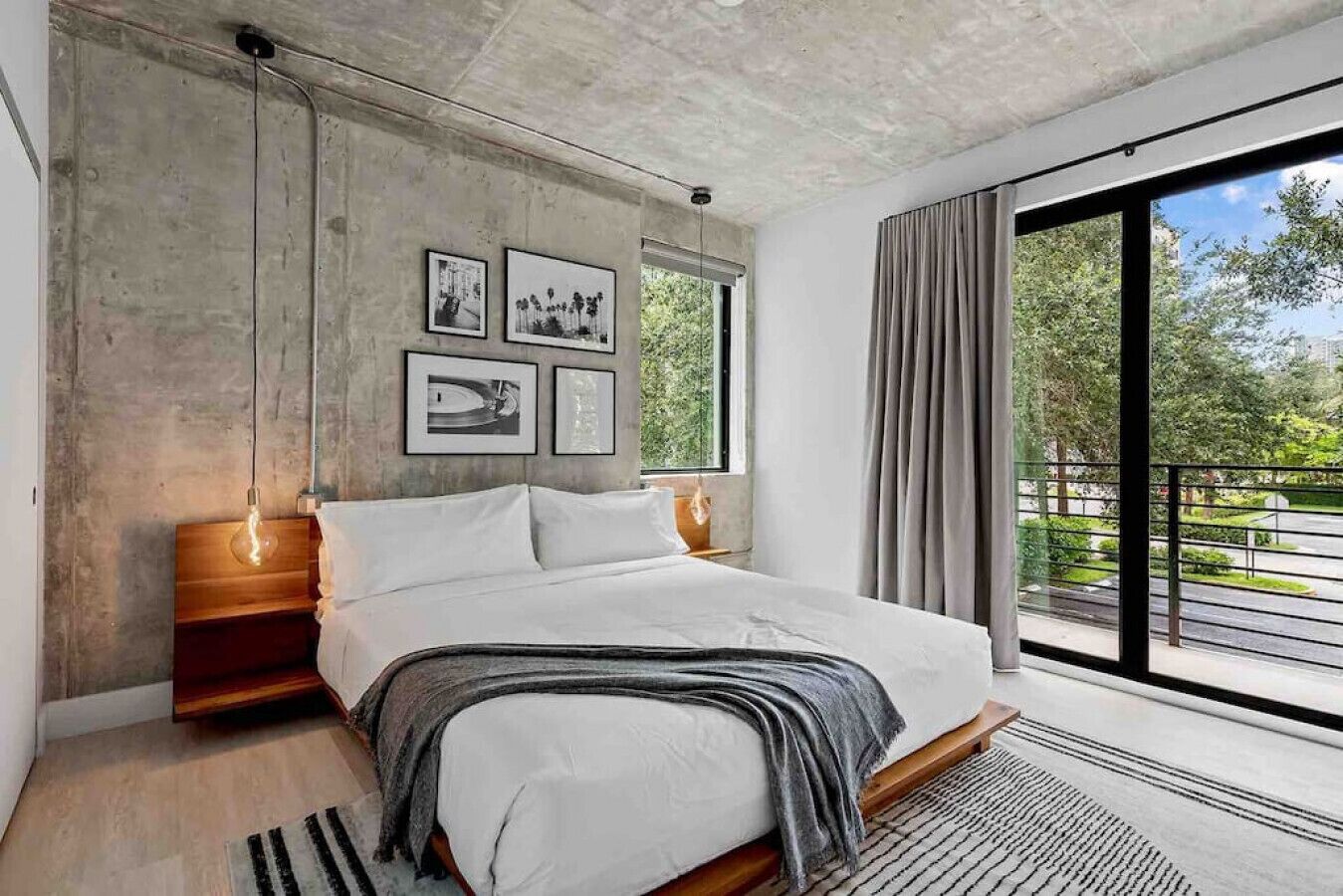 Pretty Rola #201 Luxury 1/1 with King Bed at Downtown Ft. Lauderdale Area!