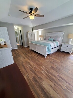 3 bedrooms, desk, iron/ironing board, free WiFi - Relaxing in Rotonda  Poolside. Saltwater heated Pool with new screened lanai. (Rotonda West)