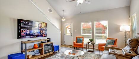 Smart TV, fireplace, stereo