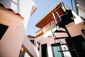 Exterior - CS8- Impressive Original Colonial Architecture w/King Bed & Parking (San Juan)