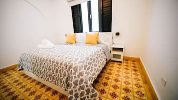 2 soverom, skrivebord, strykejern/-brett og wi-fi (inkludert)