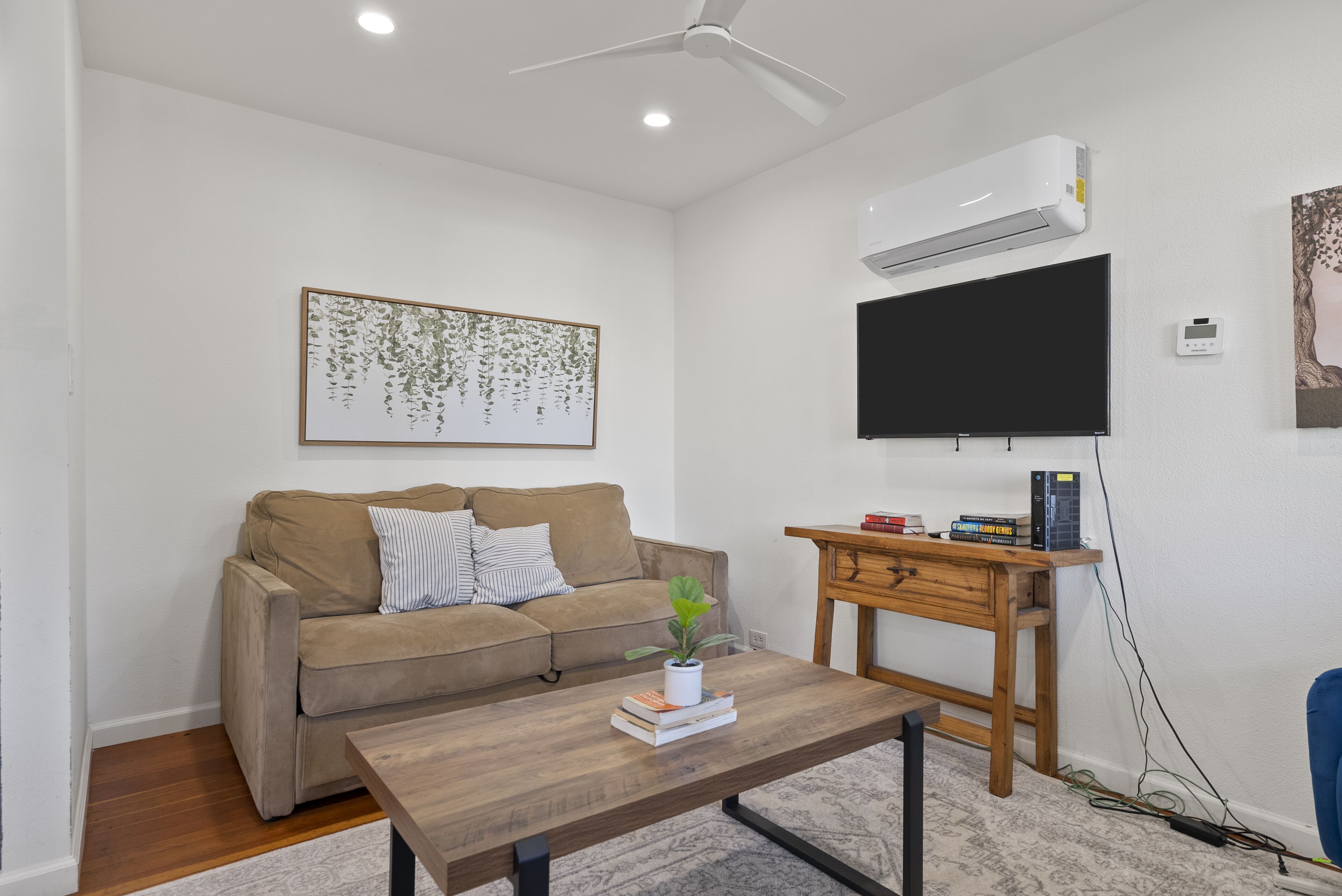 Down Town NAPA HOT TUB Retreat - 3 Bed l 2 bath Center Location around Wineries 