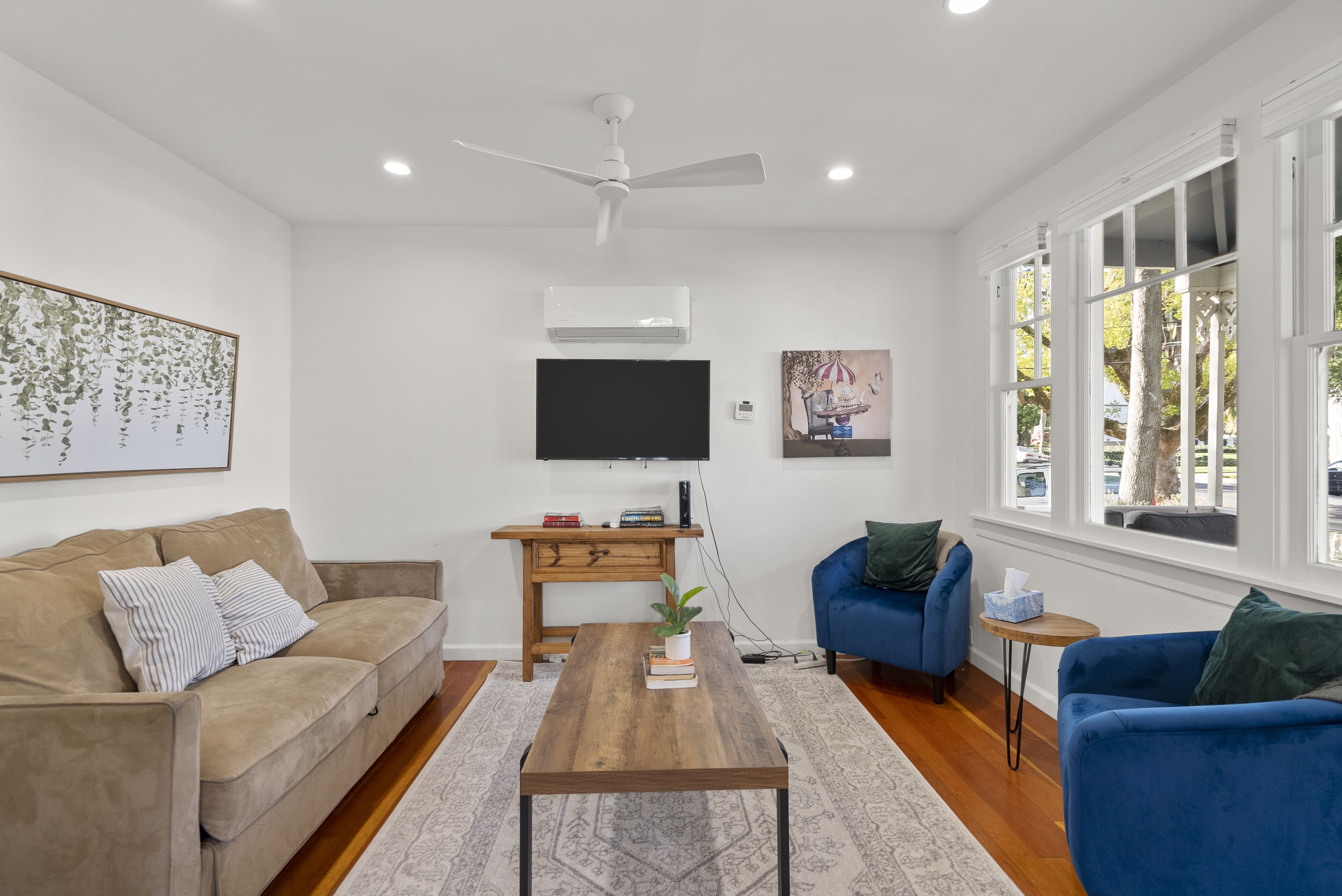 Down Town NAPA HOT TUB Retreat - 3 Bed l 2 bath Center Location around Wineries 