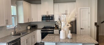 Huge primary bedroom in 2 year old townhome 60 seconds from I385