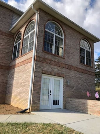 Exterior. Spacious Unit with Mountain View on Route 11