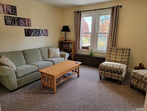 Interior - Sunrise Apartment - 2 bedroom with Bay views. (Alpena)